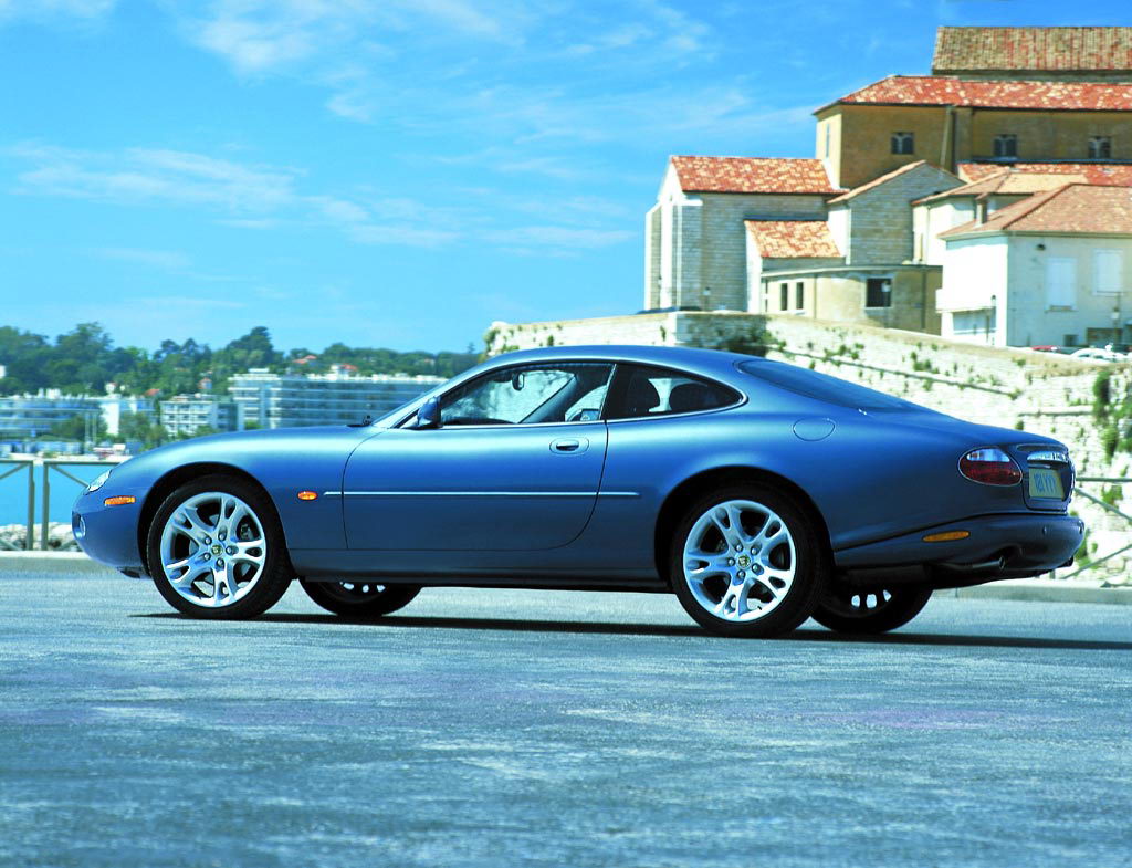 Jaguar XK 2002 004.jpg